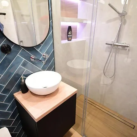 شقة 4 Pokoje, Oddzielne Biuro Do Pracy, Kominek, Klimatyzacja, Idealne Dla Rodzin Z Dziecmi, Przy Parku Na Wyspie