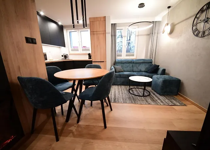 Apartment Dom Rodzinny Przy Parku: 4-pokojowy Z Biurem I Kominkiem *