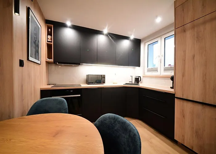 Apartment Dom Rodzinny Przy Parku: 4-pokojowy Z Biurem I Kominkiem *