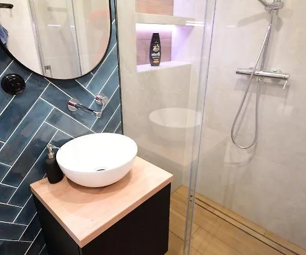 Apartment Dom Rodzinny Przy Parku: 4-pokojowy Z Biurem I Kominkiem