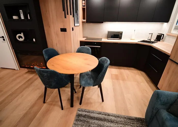 Apartment Dom Rodzinny Przy Parku: 4-pokojowy Z Biurem I Kominkiem